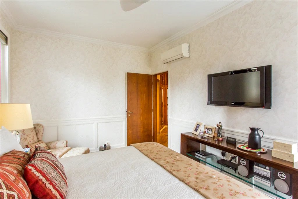 Apartamento à venda com 4 suítes em Real Parque, São Paulo, SP