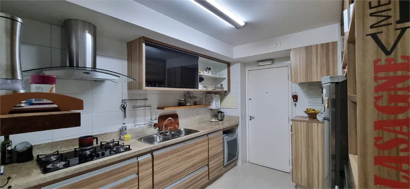 Apartamento à venda com 3 suítes em Jardim Londrina, São Paulo, SP