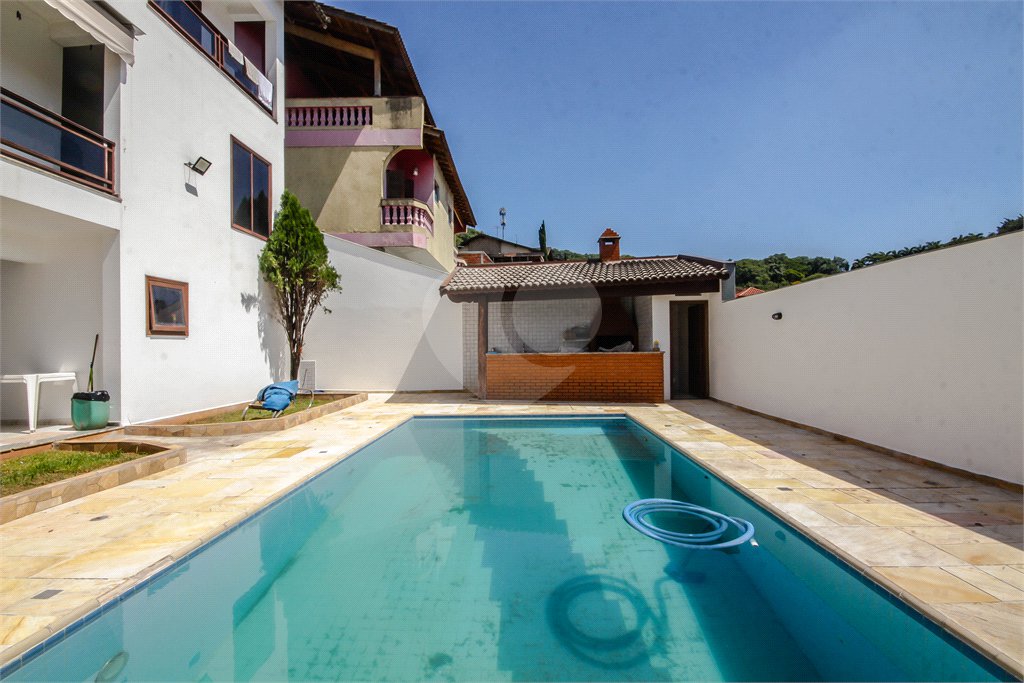 Casa à venda com 4 quartos, sendo 3 suítes, em City América, São Paulo, SP