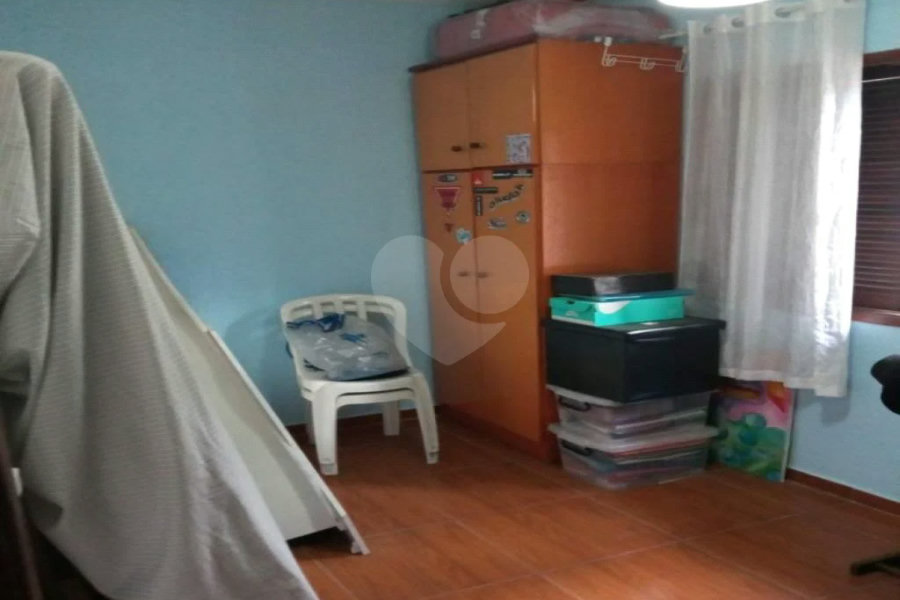 Ótimo sobrado, com amplo espaço interno (127m2), possuindo 03 dormitórios (01 suíte),