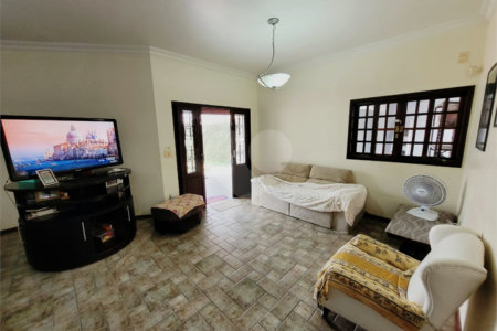 Sobrado à venda com 4 quartos, sendo 1 suíte, em Jardim Regina, Indaiatuba, SP