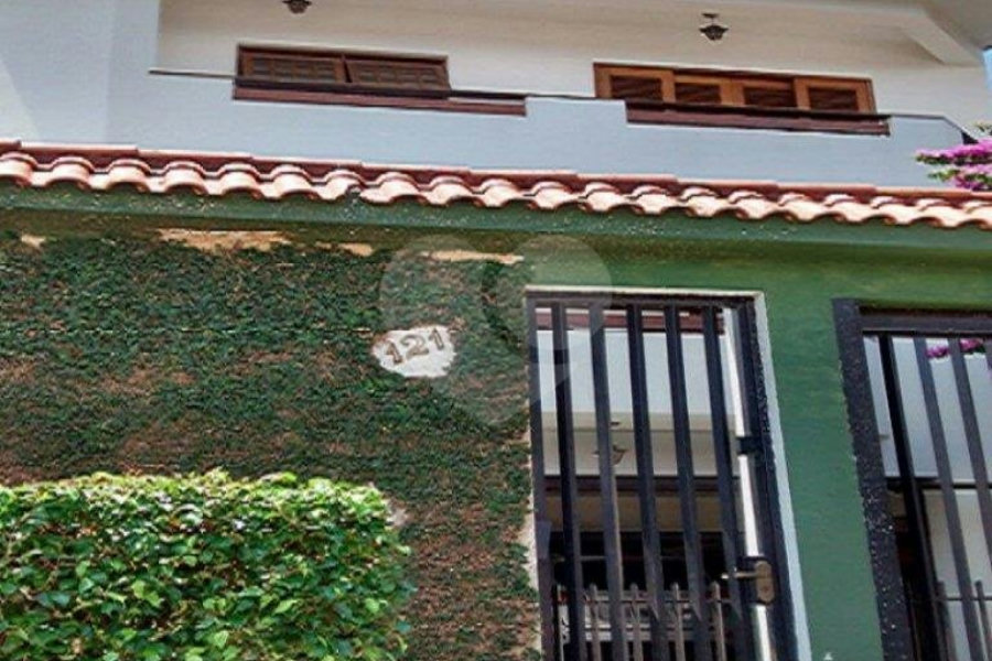 Sobrado à venda com 3 suítes em Jardim Peri, São Paulo, SP