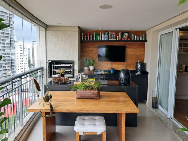 Apartamento à venda com 3 quartos, sendo 1 suíte,  em Chácara Santo Antônio, São Paulo, SP