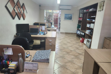 Sobrado à venda com 4 quartos, sendo 1 suíte, em Água Branca, São Paulo, SP