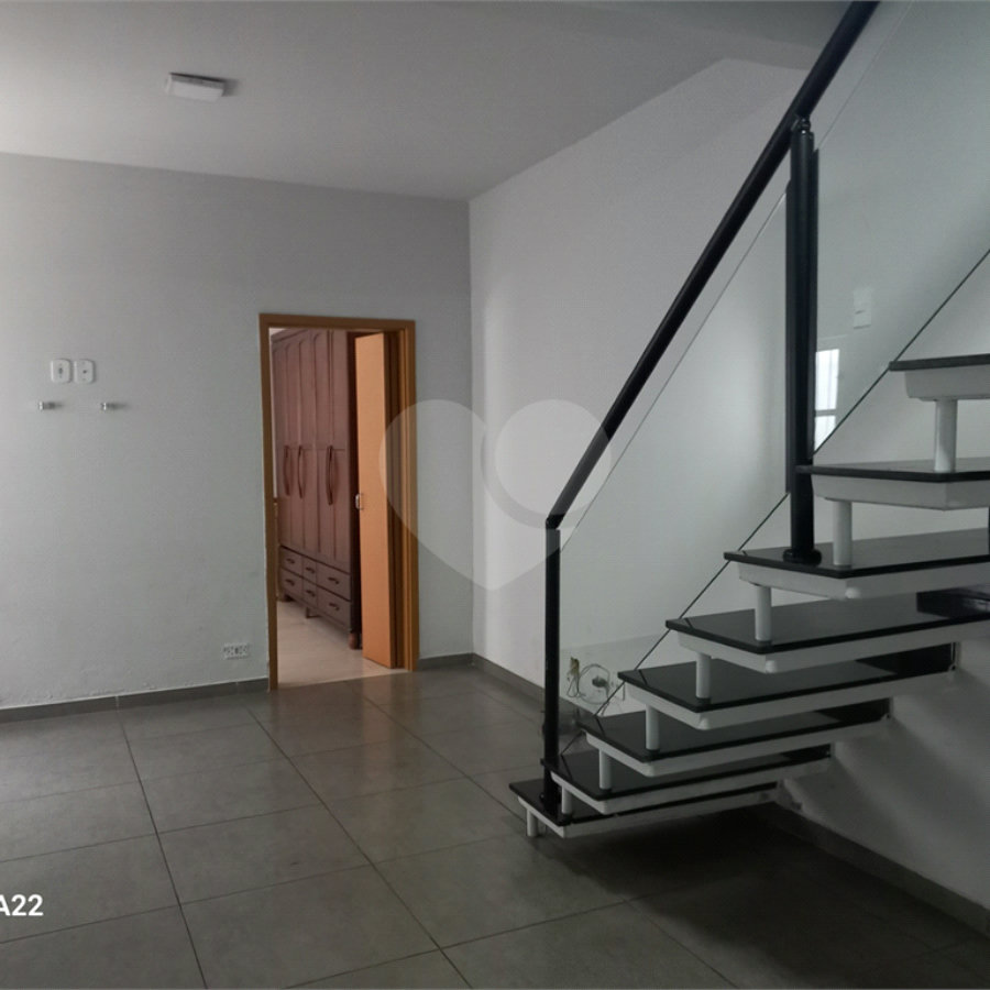 Sobrado à venda com 3 quartos, sendo 1 suíte, em Guaiaúna, São Paulo, SP