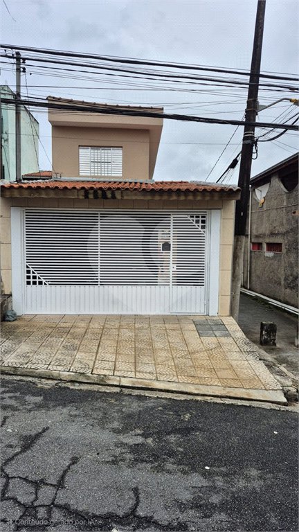 Sobrado à venda com 3 quartos, sendo 1 suíte, em Jardim Las Vegas, Santo André, SP