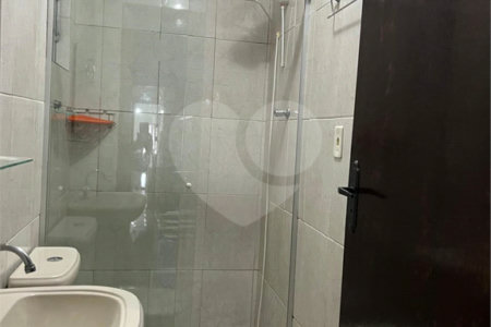 Sobrado à venda com 4 quartos, sendo 2 suítes,  em Jardim Marisa, São Paulo, SP