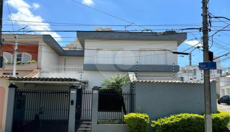 Casa à venda com 4 quartos, sendo 1 suíte,  em Vila Oliveira, Mogi das Cruzes, SP