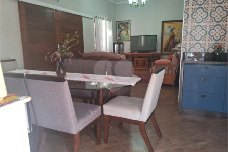 Casa à venda com 5 quartos, sendo 1 suíte, no condomínio Village da Serra, Araçoiaba da Serra - SP