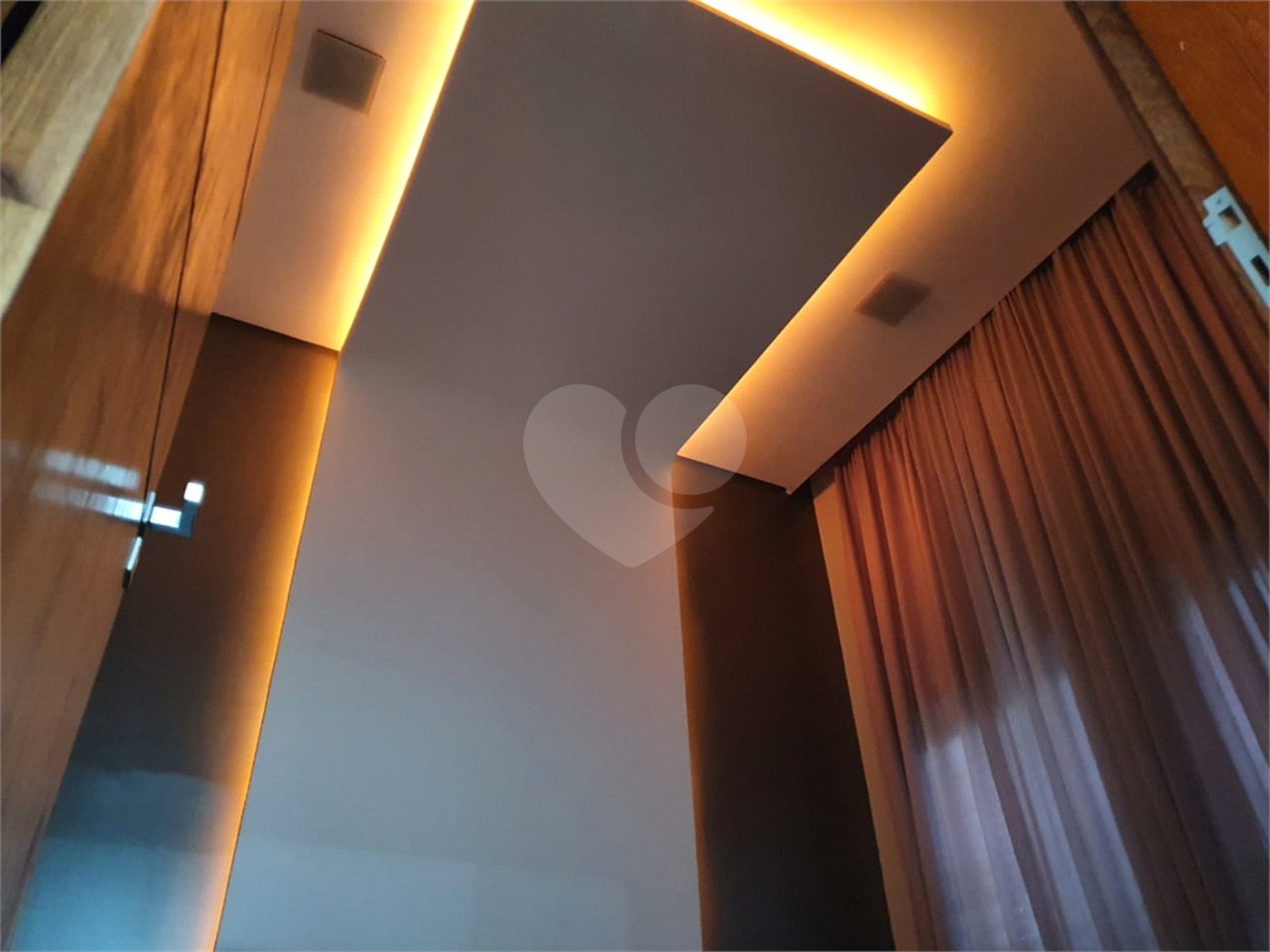 Casa à venda com 3 quartos, sendo 1 suíte, no condomínio Horto Florestal Iii, Sorocaba - SP