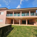 Casa à venda com 4 quartos, sendo 1 suíte,  no condomínio Jardim Shangri-lá, Atibaia - SP
