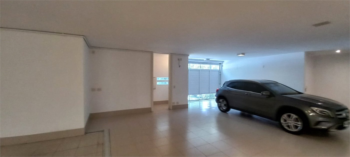 Sobrado à venda ou para alugar com 7 quartos, sendo 4 suítes, em Cidade Jardim, São Paulo, SP