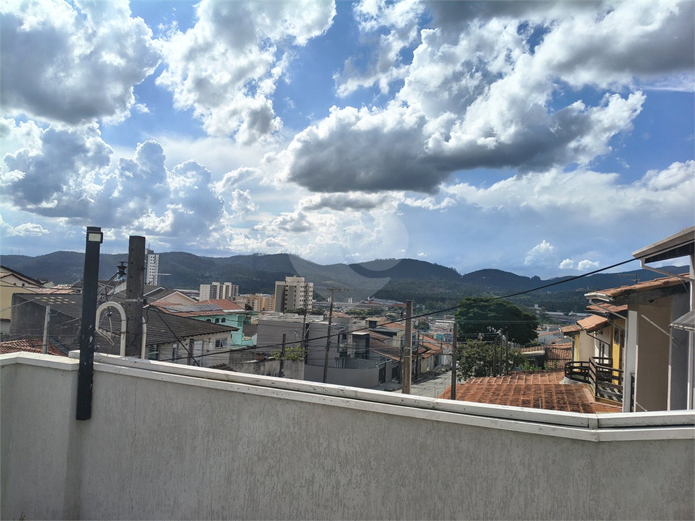 Casa à venda com 3 suítes em Vila Lavínia, Mogi das Cruzes, SP