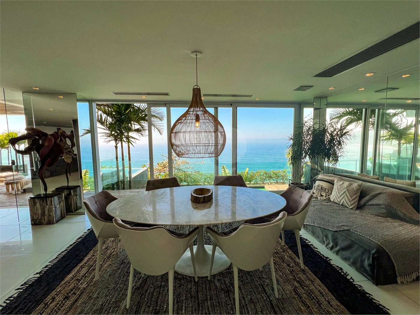Casa à venda ou para alugar com 5 suítes em Joá, Rio de Janeiro, RJ