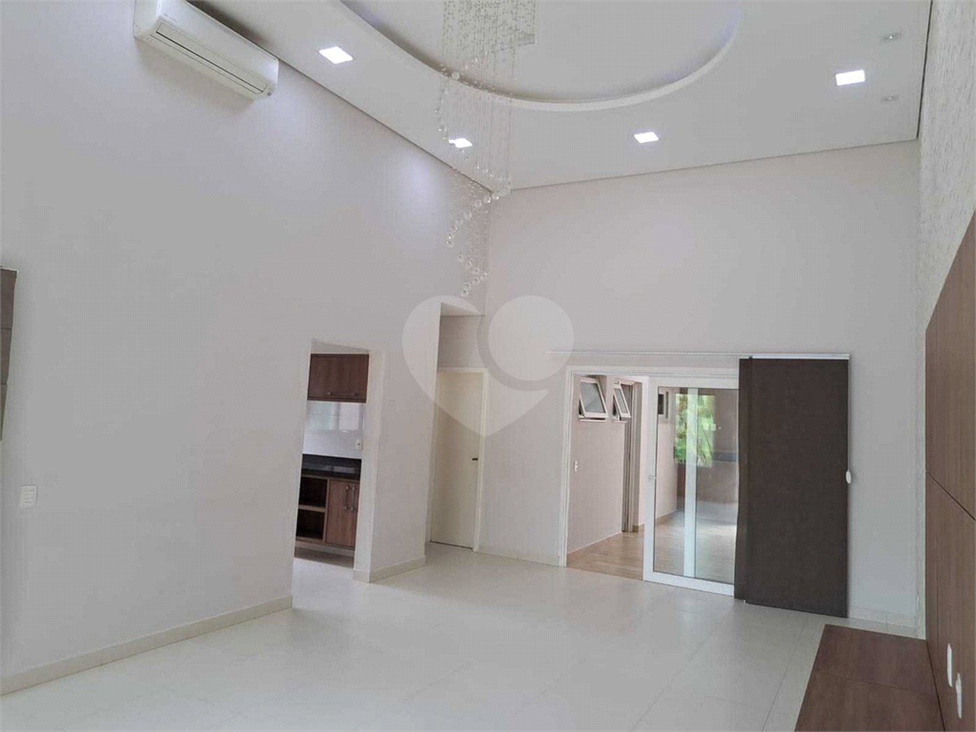 Casa à venda com 3 quartos, sendo 1 suíte, no condomínio Terra Nobre, Indaiatuba - SP