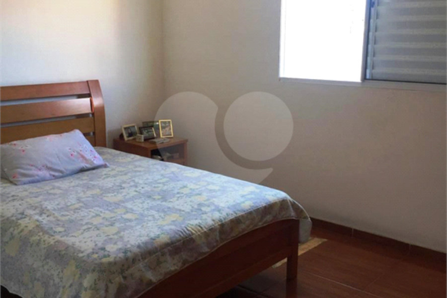 Casa à venda com 3 quartos, sendo 1 suíte, no condomínio Coelho III, São Paulo - SP