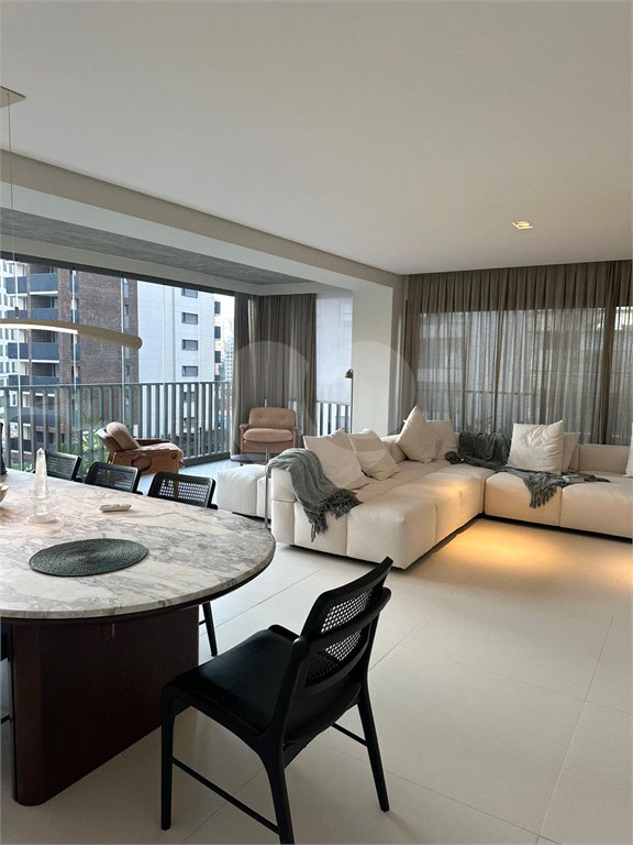 Apartamento à venda com 2 suítes em Vila Nova Conceição, São Paulo, SP