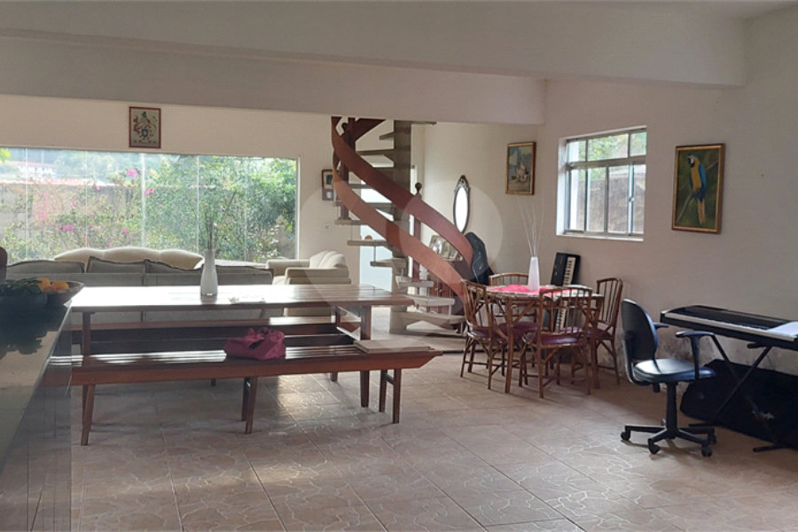 Casa à venda com 4 quartos, sendo 2 suítes, em Rio Acima, Mairiporã, SP