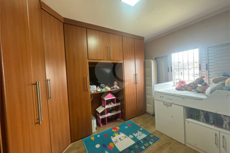 Sobrado à venda com 3 quartos, sendo 1 suíte, em Vila Nivi, São Paulo, SP