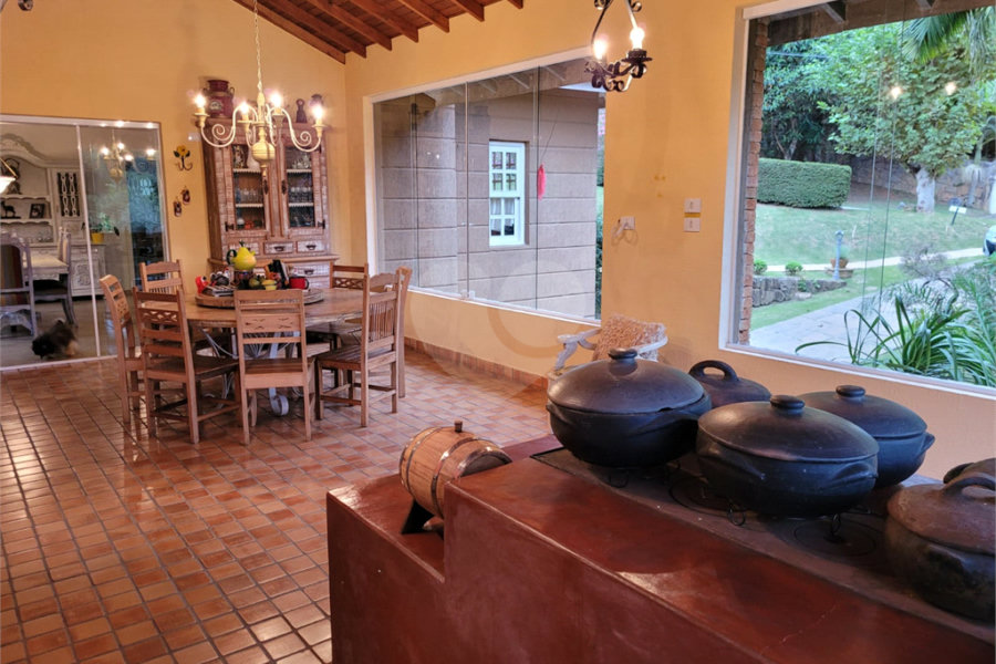 Casa à venda com 3 quartos, sendo 1 suíte, no condomínio Suíça da Cantareira, Mairiporã - SP