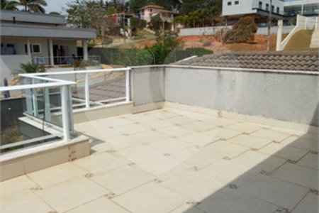 Casa à venda com 3 suítes no condomínio Figueira Garden, Atibaia - SP