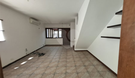 Sobrado à venda com 3 quartos, sendo 1 suíte,  em Chácara Santo Antônio, São Paulo, SP