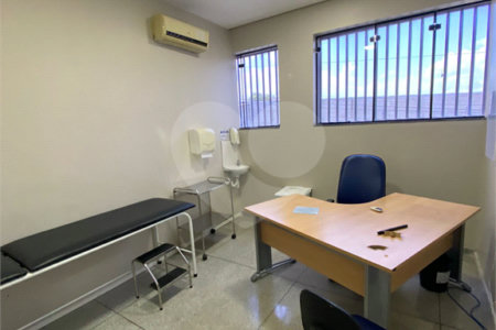 Salão para alugar em Vila Romanópolis, Ferraz de Vasconcelos, SP