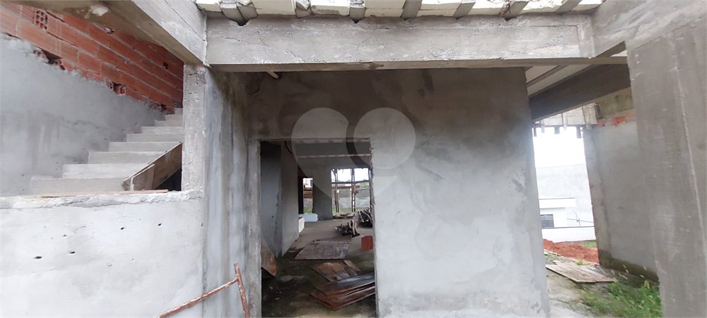 Terreno à venda com 3 quartos, sendo 1 suíte, no condomínio Lago dos Pássaros, Cotia - SP