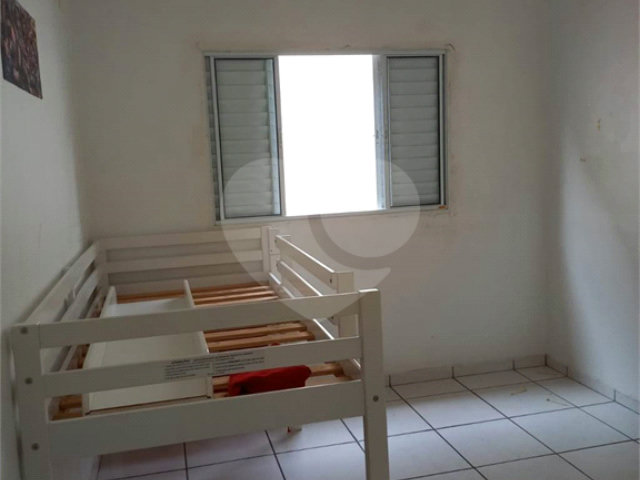 Casa à venda com 3 quartos, sendo 1 suíte,  no condomínio Village St. Louis, São Paulo - SP