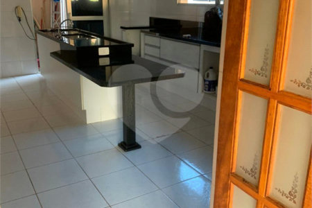 Casa à venda ou para alugar com 4 quartos, sendo 2 suítes, no condomínio Tereza Cristina, Jundiaí - SP