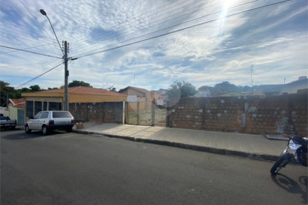 Terreno com 500,00 m² de área total.