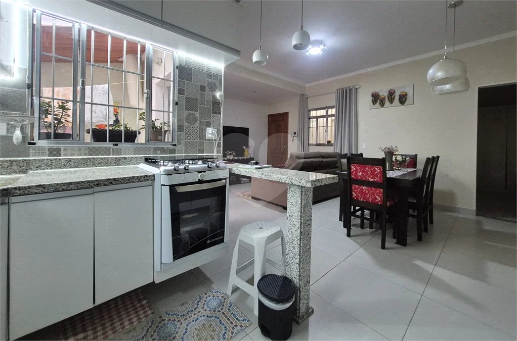 Casa de vila com 3 dormitórios sendo 2 suítes em Santana