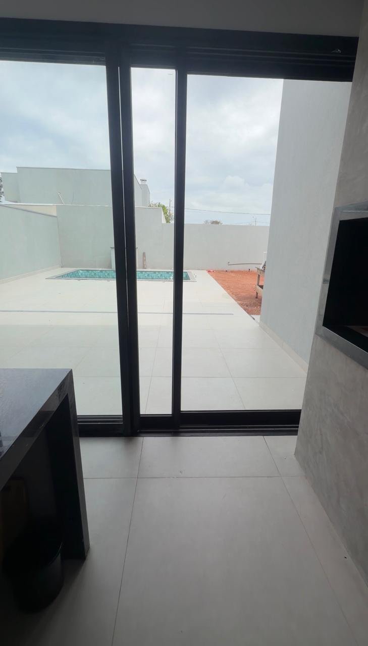 Casa à venda com 3 quartos no condomínio Villa de León, Três Lagoas - MS