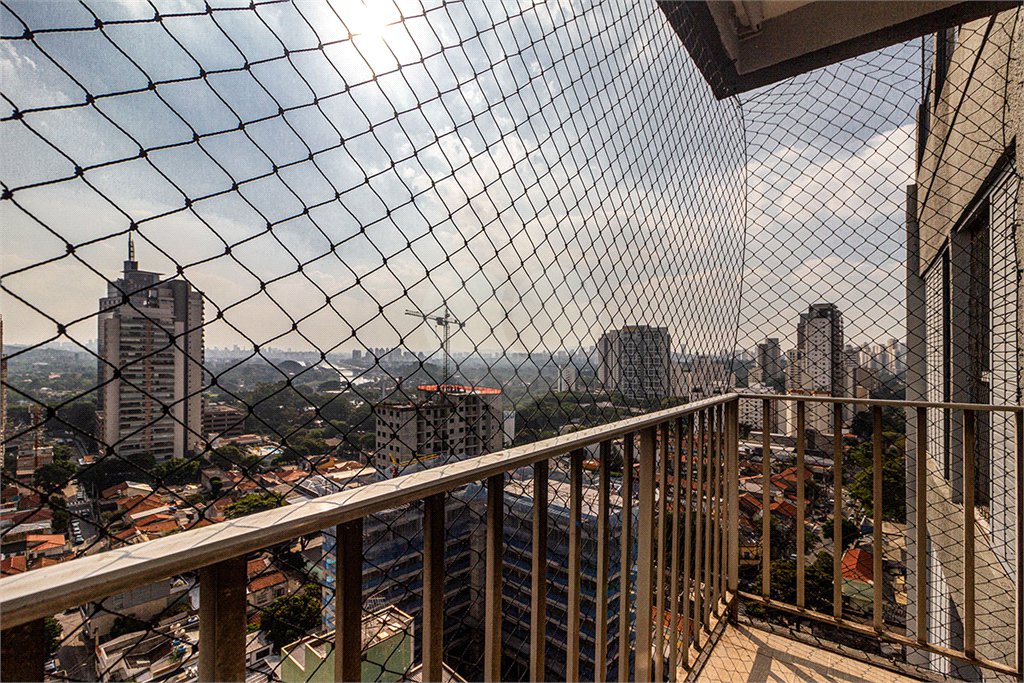 Cobertura à venda ou para alugar com 3 quartos, sendo 2 suítes, em Pinheiros, São Paulo, SP