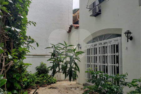 Sobrado à venda com 4 quartos, sendo 2 suítes, em Brooklin Velho, São Paulo, SP