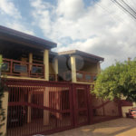 Sobrado espaçoso com 3 quartos,no Parque Fehr á Venda!