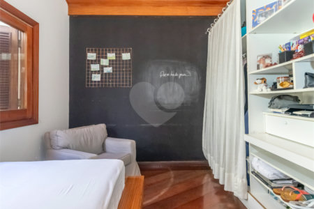 Casa à venda com 4 quartos, sendo 2 suítes, em Jardim Marajoara, São Paulo, SP