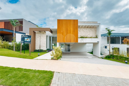 Casa à venda com 4 suítes no condomínio Villa dos Pinheiros, Indaiatuba - SP