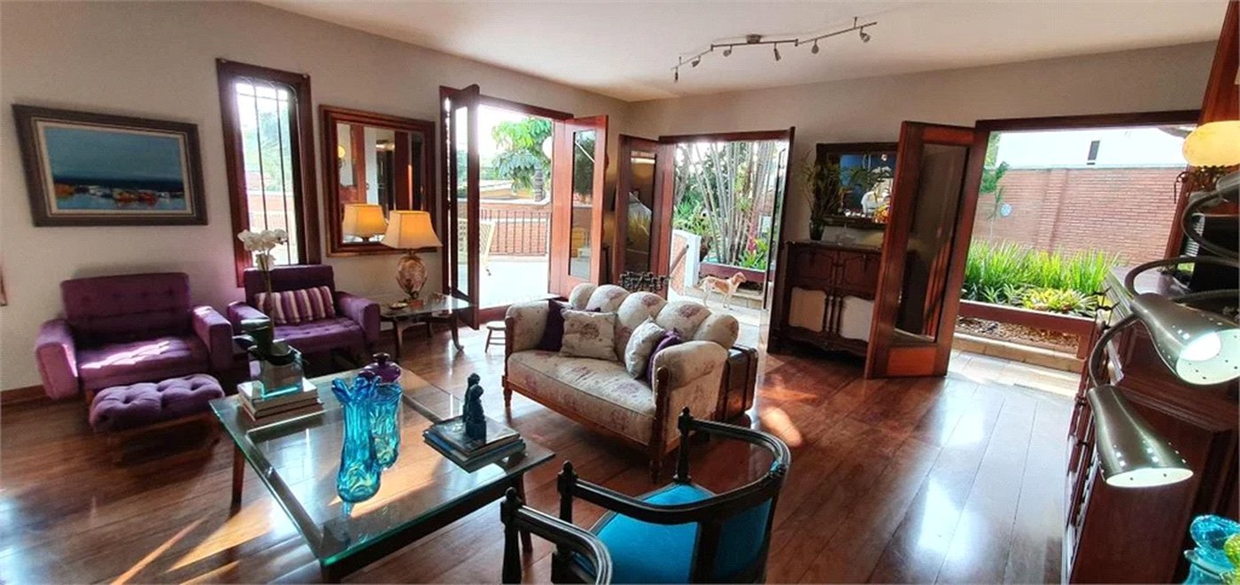 Casa à venda com 5 suítes em Jardim Leonor, São Paulo, SP