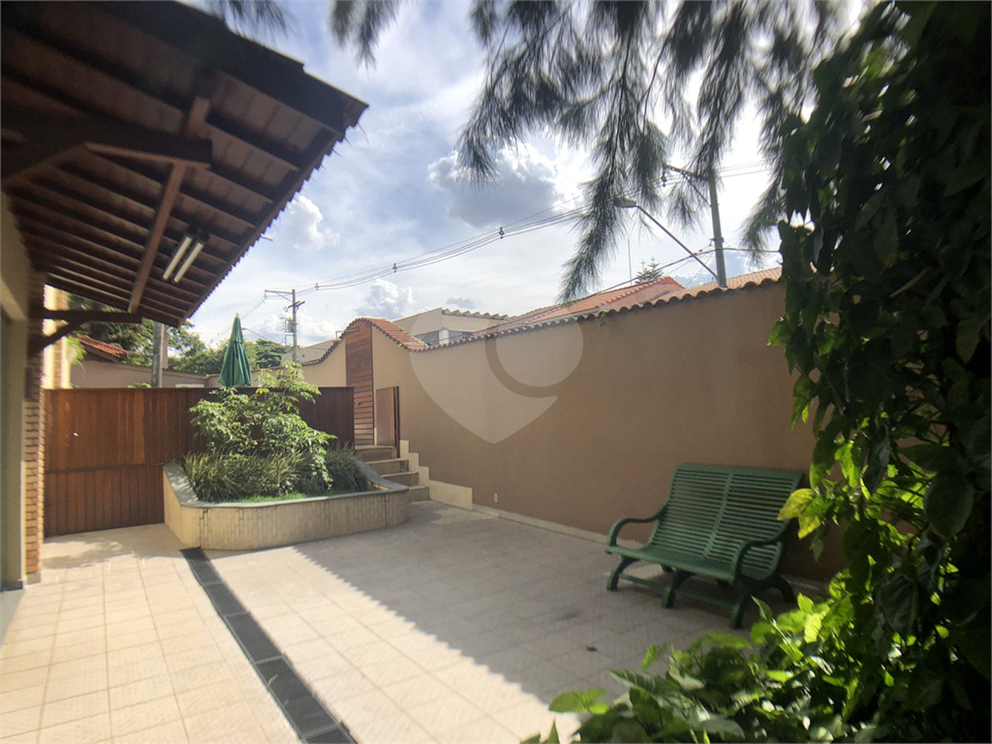 Casa à venda com 4 suítes no condomínio Residencial Floresta, São Paulo - SP