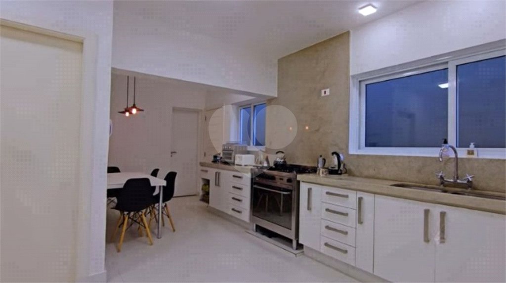 Casa à venda com 4 quartos, sendo 1 suíte, em Jardim Europa, São Paulo, SP