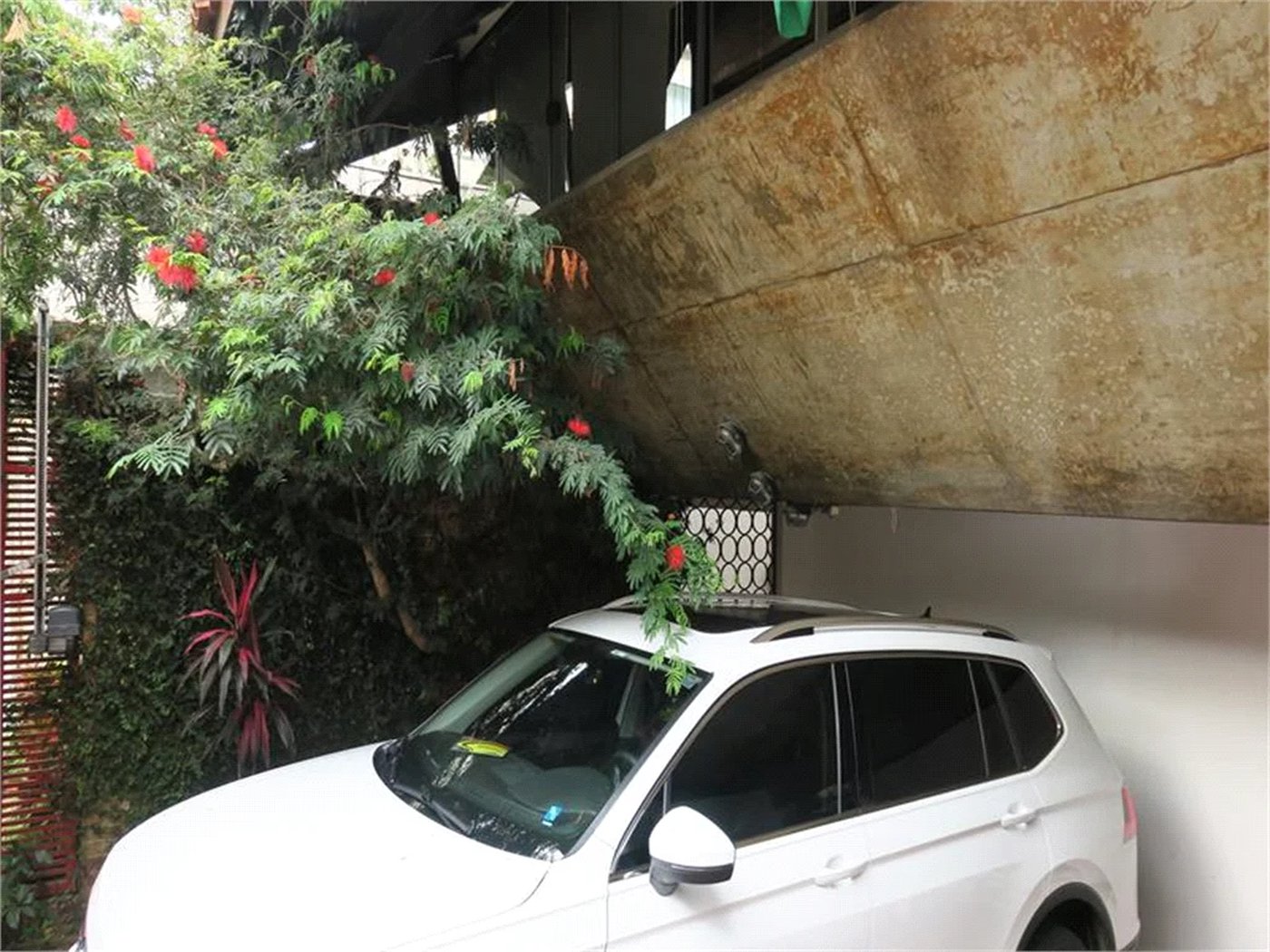 Casa à venda com 4 quartos, sendo 2 suítes,  em Jardim Leonor, São Paulo, SP