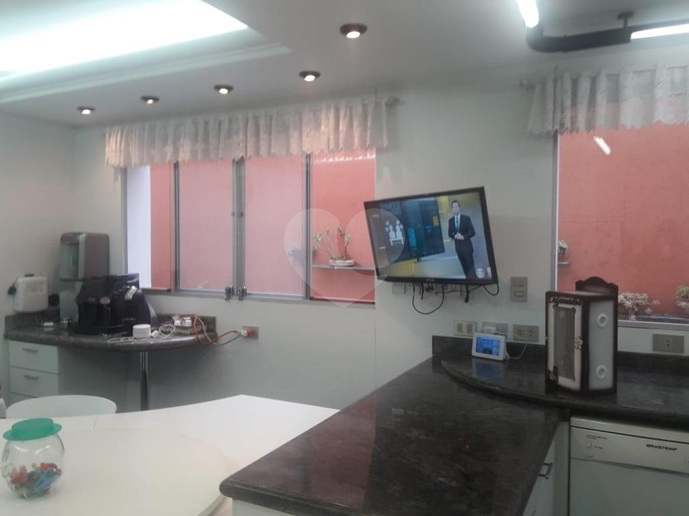 Sobrado à venda com 6 quartos, sendo 2 suítes, em Horto Florestal, São Paulo, SP