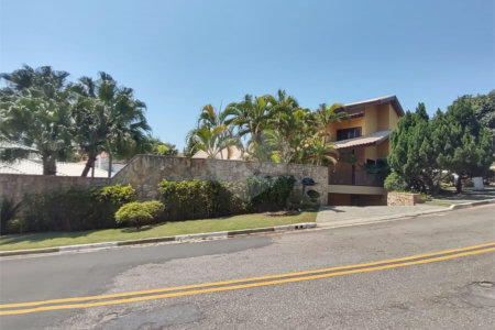 Casa à venda com 5 quartos, sendo 4 suítes, no condomínio Rancho Dirce, Sorocaba - SP