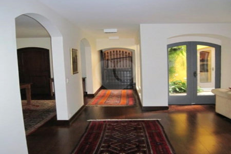 Casa à venda com 4 quartos, sendo 2 suítes,  em Jardim Leonor, São Paulo, SP