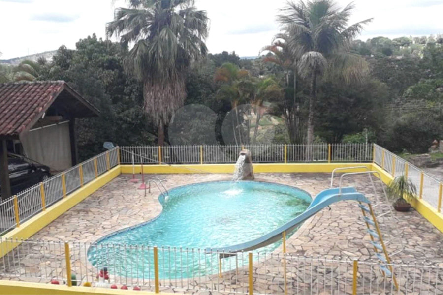 Casa à venda com 4 quartos, sendo 2 suítes, no condomínio Gleba II, Mairiporã - SP