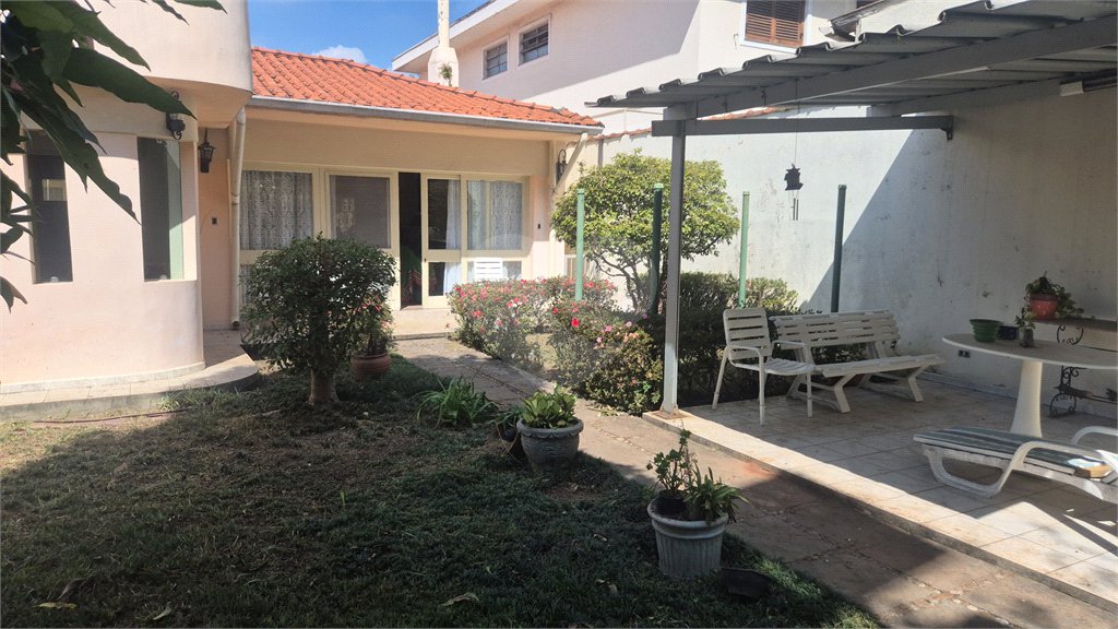 Casa à venda com 4 quartos, sendo 3 suítes,  no condomínio Chácara das Rosas, São Paulo - SP