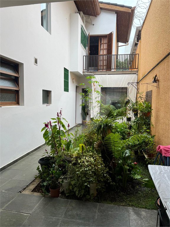 Casa à venda com 3 quartos, sendo 1 suíte, em Vila Mariana, São Paulo, SP