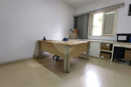 Casa à venda com 4 quartos, sendo 2 suítes,  em Vila Alexandria, São Paulo, SP
