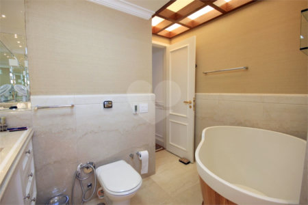 Apartamento à venda com 3 suítes em Alto da Boa Vista, São Paulo, SP